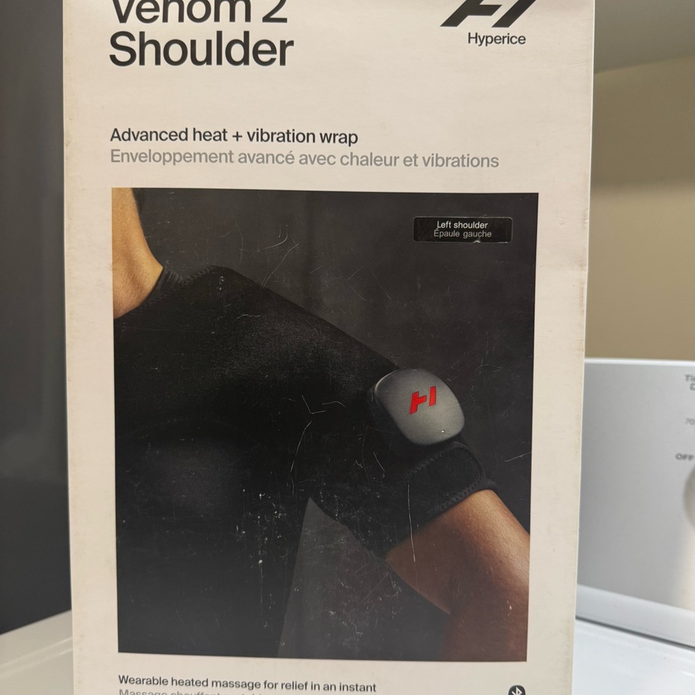 Hyperice Venom 2 Shoulder Heat and Vibration Wrap - Black